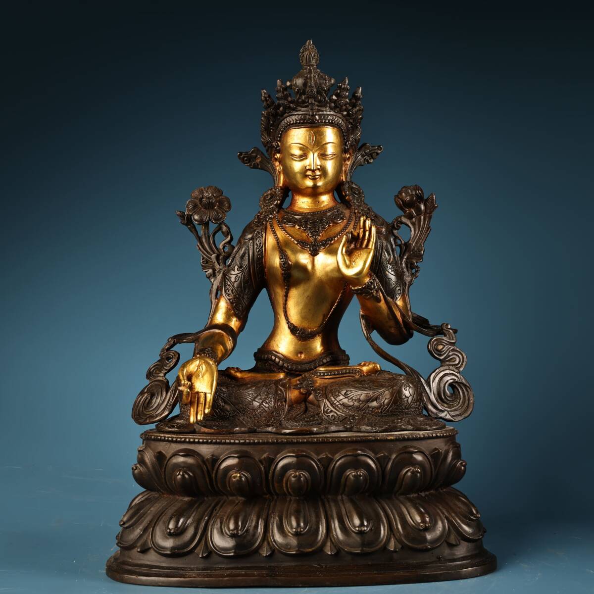 唐物 チベット 純銅 全銅 高レリーフ鏨刻 半塗金 白度母 仏像 奉納されていた 供養品 銅製品 古美術品 時代物 中国古玩 骨董品 D66拍卖