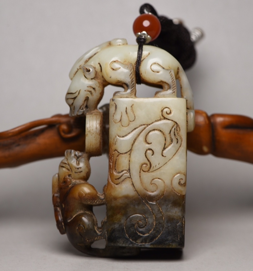 唐物 清 玉彫 和田玉 子母獣 玉質温潤細膩 沁色自然 包漿一流 極細工 古美術品 時代物 中国古玩 骨董品 D66拍卖