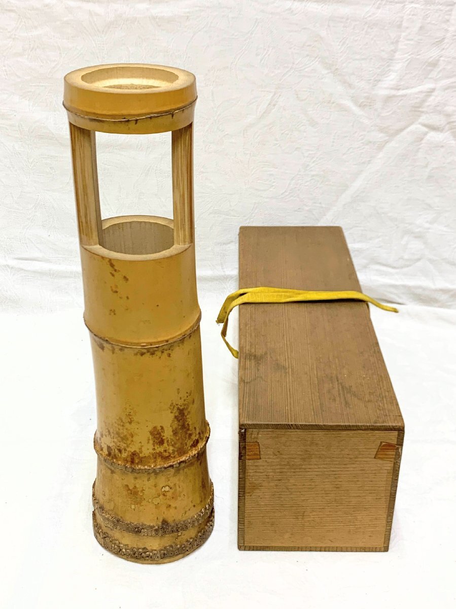 17225/竹花入 竹花器 花生 花入 木箱 表千家 茶道具 華道具 竹工芸 フラワーベース 生花 茶室 裏千家 武者小路千家 千家十職拍卖