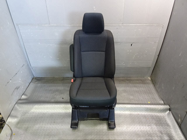 ヴォクシー DBA-ZRR80G 助手席 シート X 8人乗り 平成30年 1kurudepa拍卖