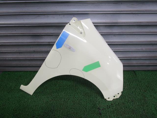 ミライース DBA-LA300S 右フロントフェンダー 53811-B2630 T19 コットンアイボリー /50151拍卖