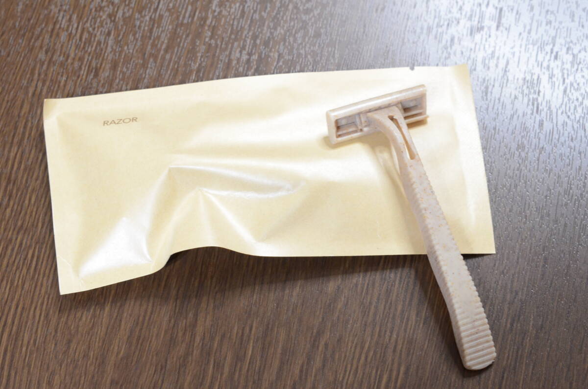『送料無料』 ★T字カミソリ/髭剃り★使い捨て★保護キャップ付★シェーバー★アメニティ★某ホテル使用★2枚刃★パッケージ入★12本セット拍卖