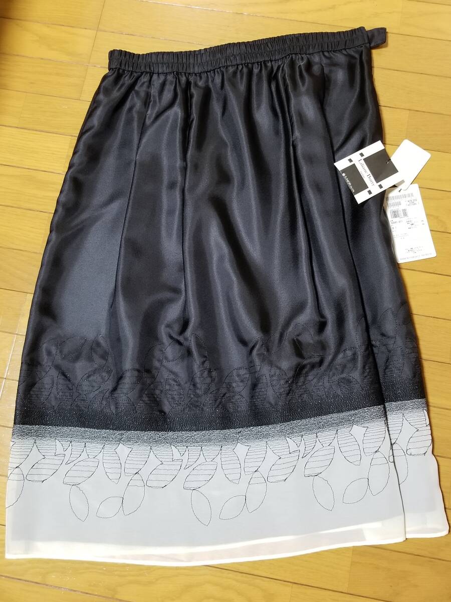 【タグ付き・未使用品・日本製】Liliane Burty(リリアンビューティ)刺繍スカート拍卖