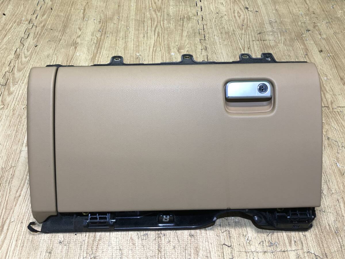 ポルシェ カイエン 958 後期 ベースグレード ダッシュ グローブボックス ストレージトレイ コンパートメント H28年式 管22060拍卖