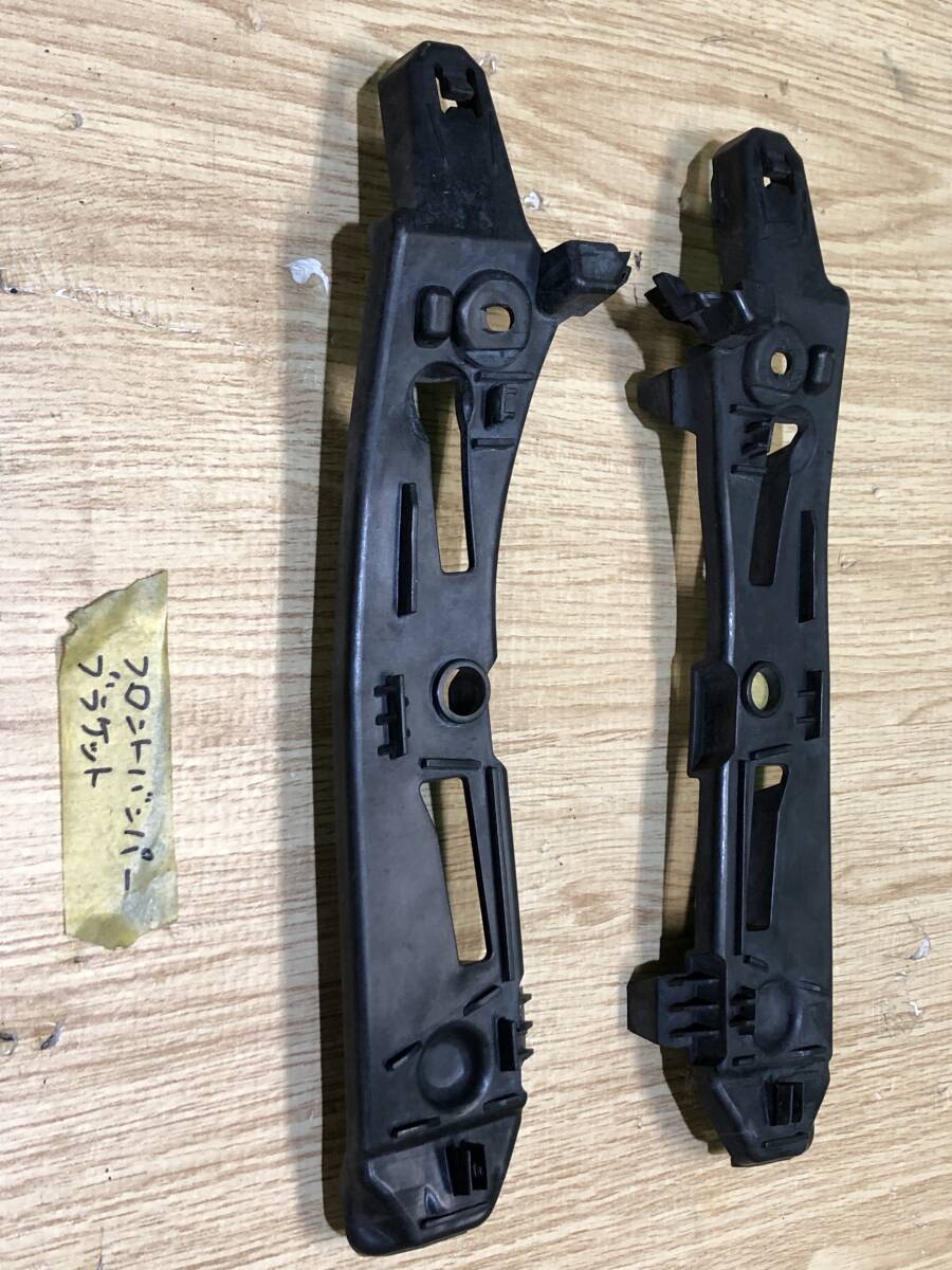 ポルシェ カイエン 958 後期 ベースグレード 左右 フロントバンパーブラケット マウント 7P5 807 049/050 B H28年式 管22102拍卖