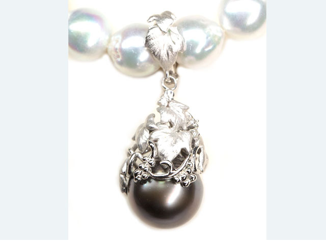 【送料無料】【質屋出品】 南洋黒蝶真珠 ブラックパール 約13.4mm K18WG クリッカー ペンダントトップ (02354)拍卖