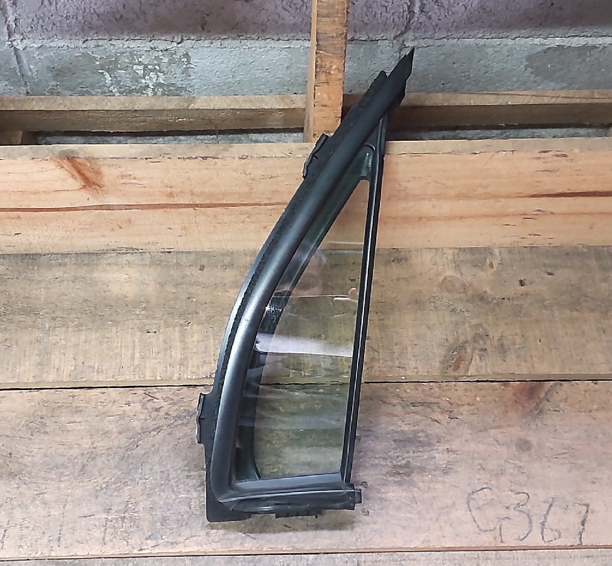 フロント 左 ドアガラス フィクス ウエザストリップ ダイハツ ムーブ コンテ L575S 68148 B2010 中古拍卖