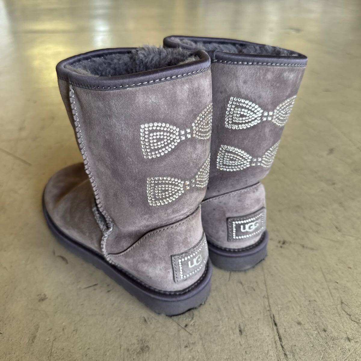UGG アグ ムートンブーツ ブーツ グレー 22 ビジュー リボン ストーン 拍卖