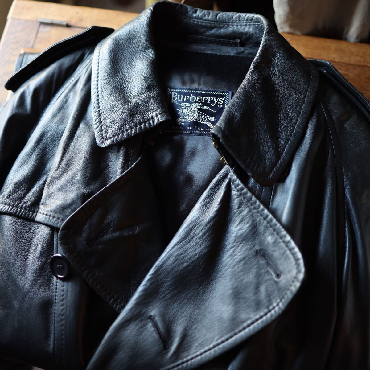 【希少品】ヴィンテージ バーバリー レザートレンチコート イングランド製 ブラック 本革 ラムレザー ユーロ古着拍卖