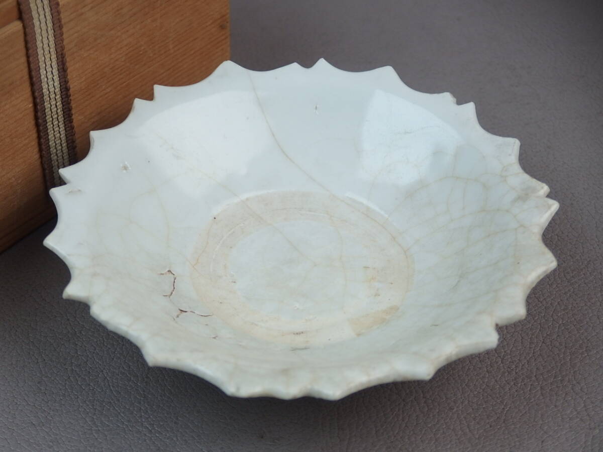 【骨董・茶道具】★中国?李朝?★★白磁輪花皿 gl073vb.7 影青 分院 中国古玩 朝鮮美術拍卖
