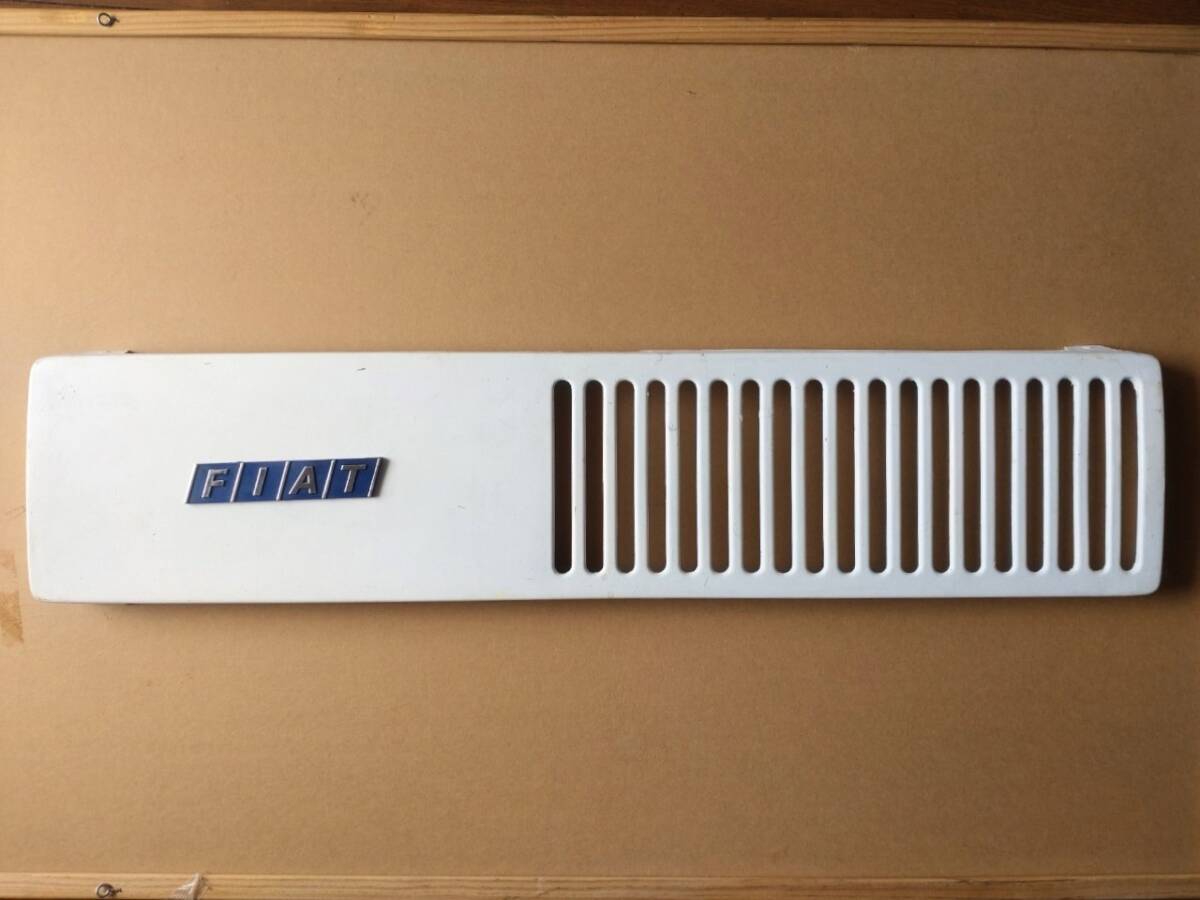 Fiat Panda 30/45 (Model 139) フィアットパンダ30/45(139型)フロントグリル + エンブレム拍卖