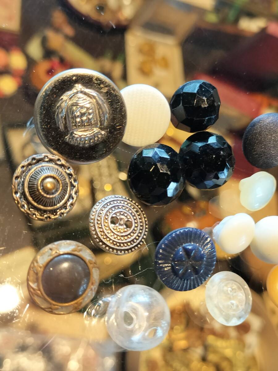 フランス アンティーク 可愛い模様 形の ボタン いろいろ ガラス 布 メタルなど15個セット!拍卖