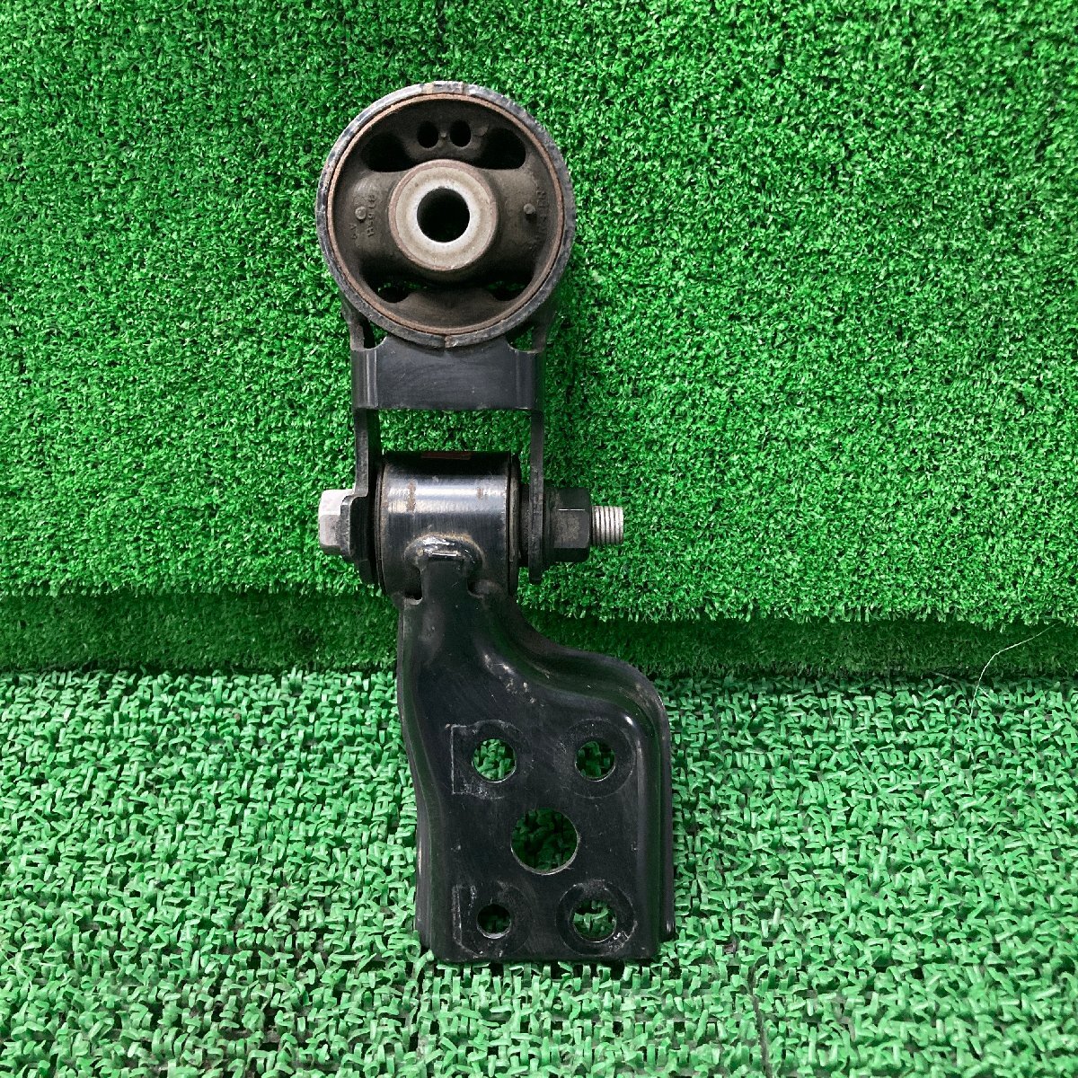 ♪♪値下げ再出品!! アクア NHP10 G エンジンマウント メンバー用 (W3471)♪♪拍卖