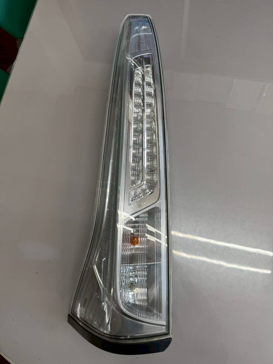HFC26 日産 セレナ 左テールランプ KOITO 220-23438 点灯OK 0706拍卖