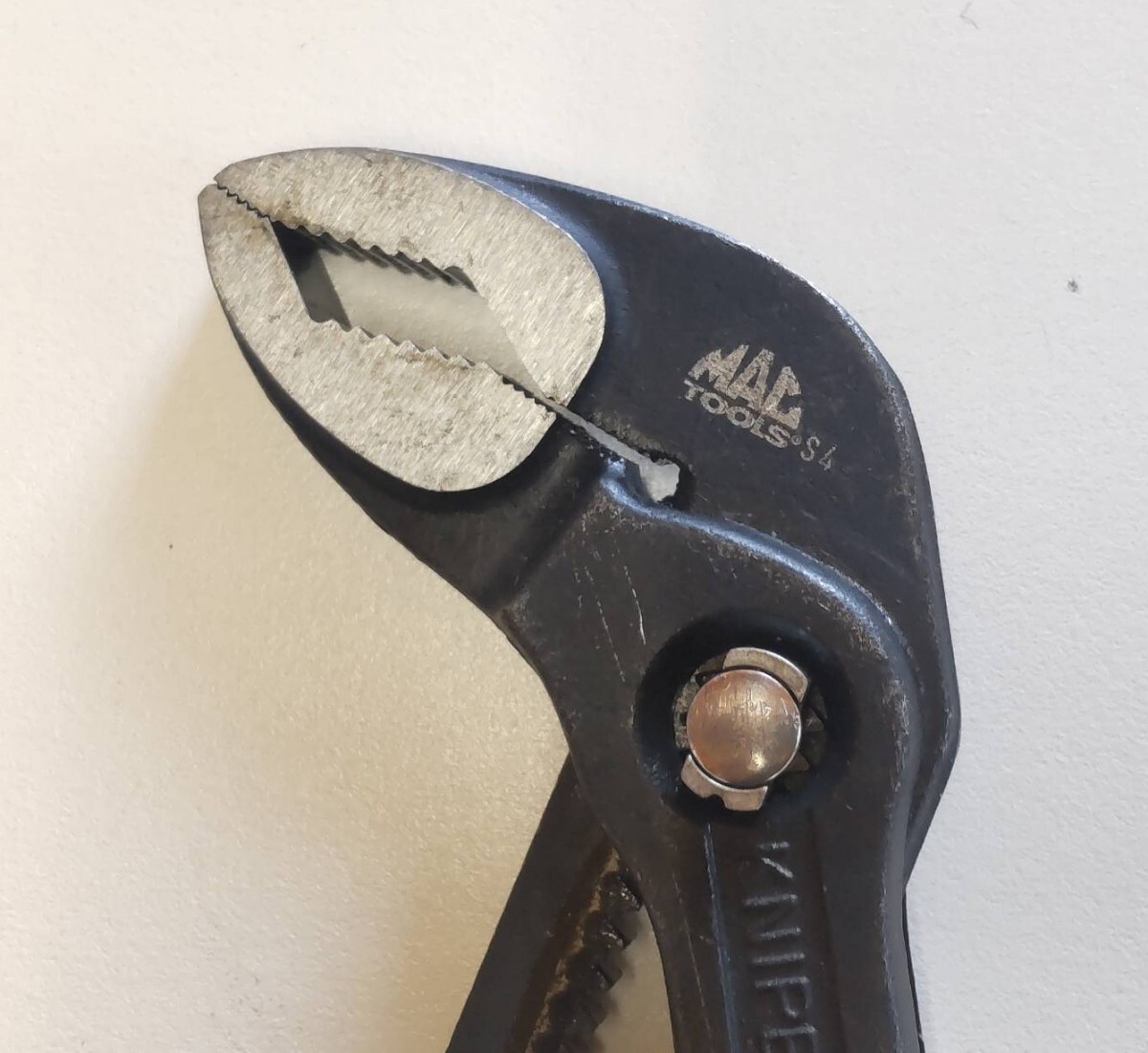 MAC(クニペックス)ウォーターポンププライヤー★全長400mm★最大口開135mm★調整機能16段階長期保管品です。拍卖