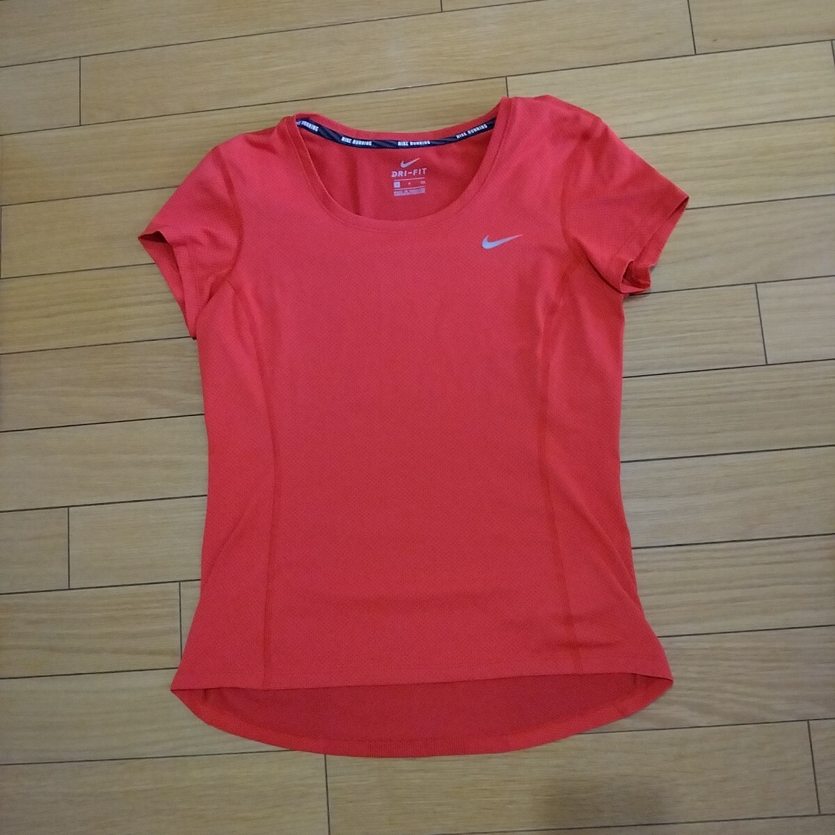NIKE ナイキ 半袖Tシャツ ランニング メッシュ レッド レディースS拍卖
