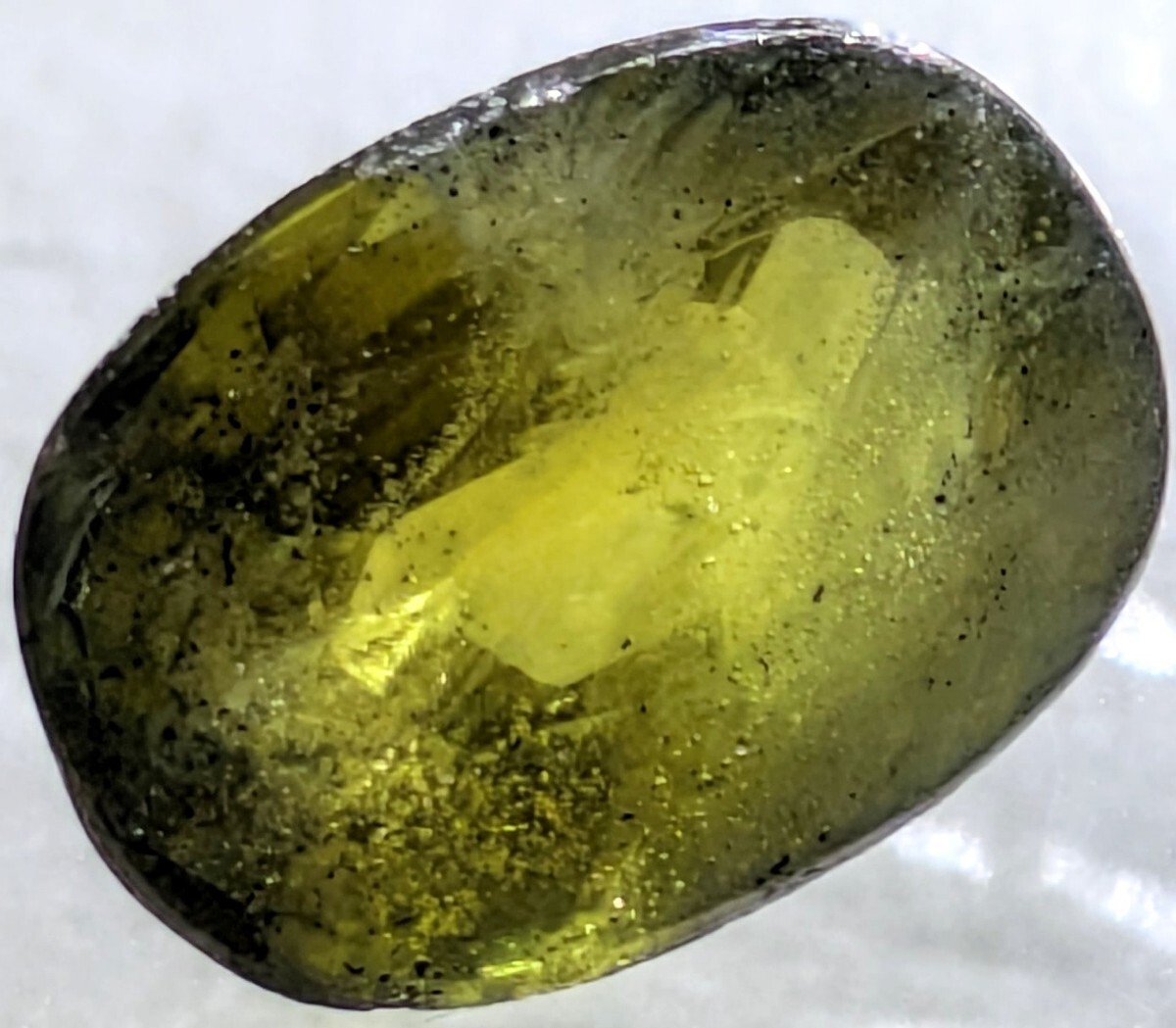 天然グリーンイエローサファイア 1.96ct 天然石 ルース サファイヤ 裸石 パワーストーン お守り 宝石 天然コランダム 黄金鋼玉 大粒ルース拍卖