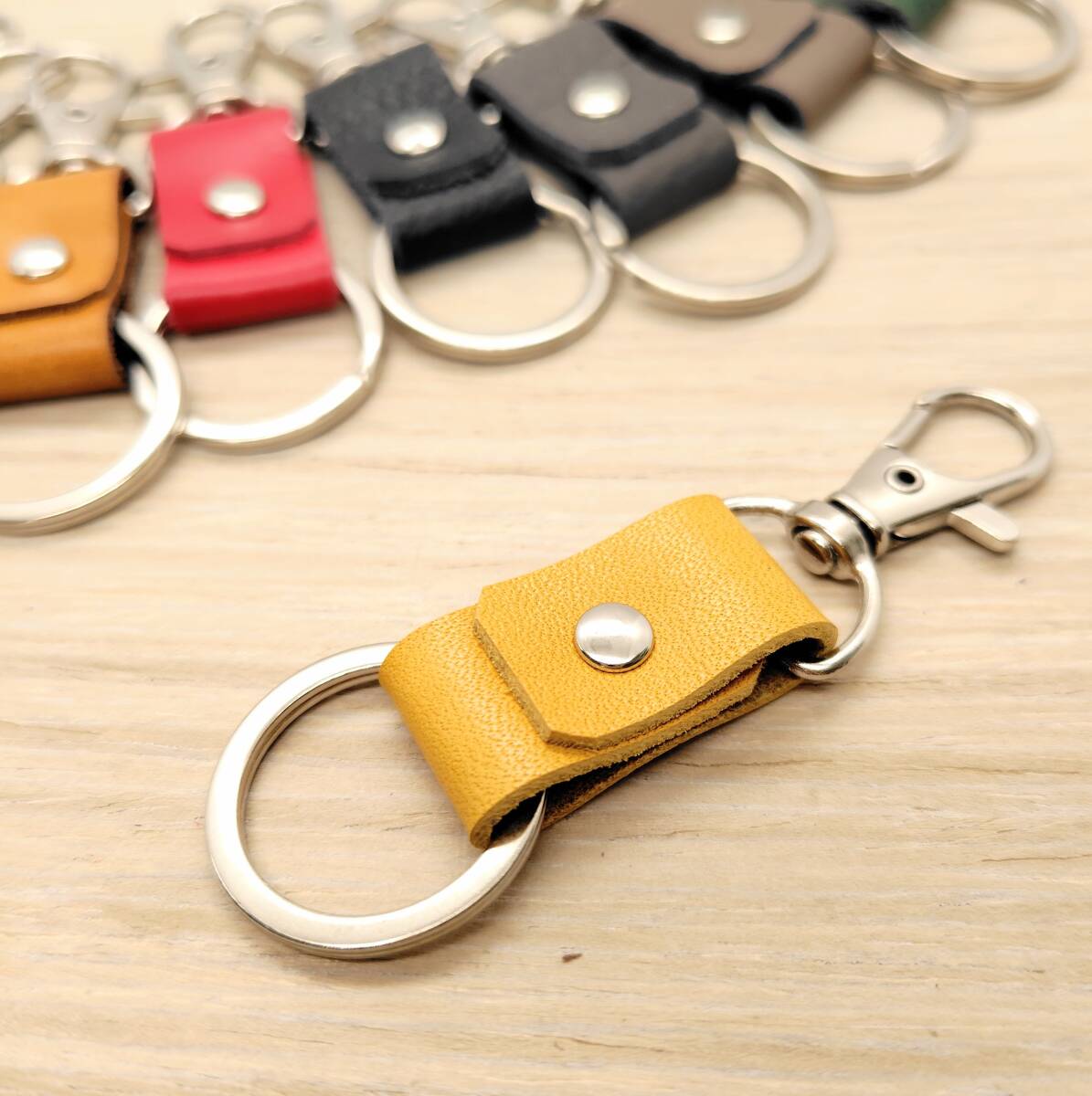 小さい キーホルダー 【イエロー】 チャーム 革 チャーム レザー ナスカン拍卖