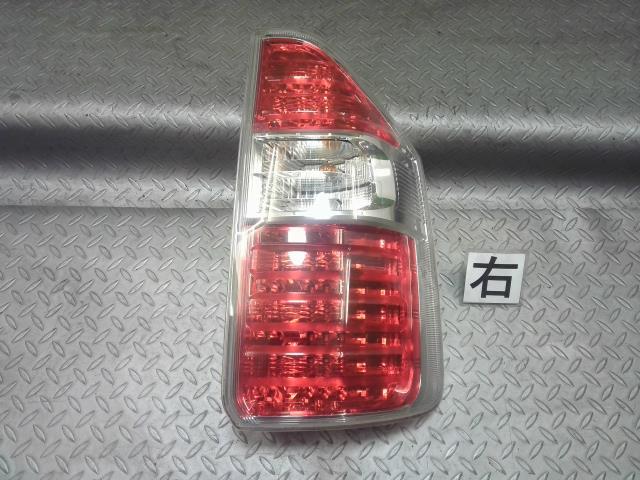 トヨタ(TOYOTA)※同梱不可※ノア ZRR70G 右テールランプ 品番 81550-28430 LED拍卖