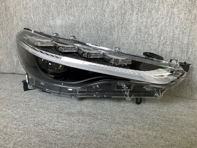 5205-N2 カローラクロス ZVG11/ZSG10 ヘッドライト LED 右 ☆拍卖