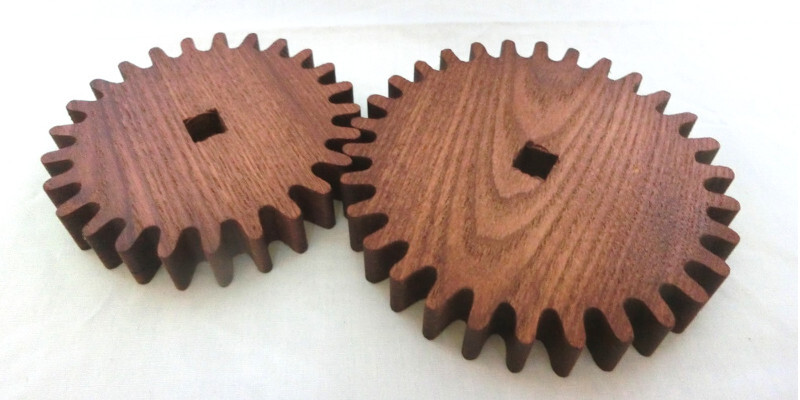 ●木製 歯車 銘木 槐(エンジュ)2種2個組 厚さ17㎜ ギヤ からくり 別誂え敷板 置物台 メカニックオブジェ 拍卖