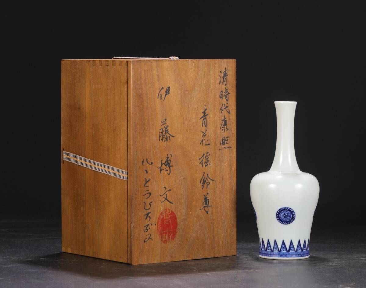 大清康熙年制款 青花團花紋 搖鈴尊 箱付き ・古陶磁器 ・珍品旧蔵・古賞物・時代物拍卖