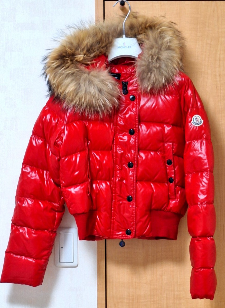 MONCLER ALPIN TG0サイズ 2014年モデル 455シャイニーレッド JULIE SKYHIGHモデルの色違い拍卖