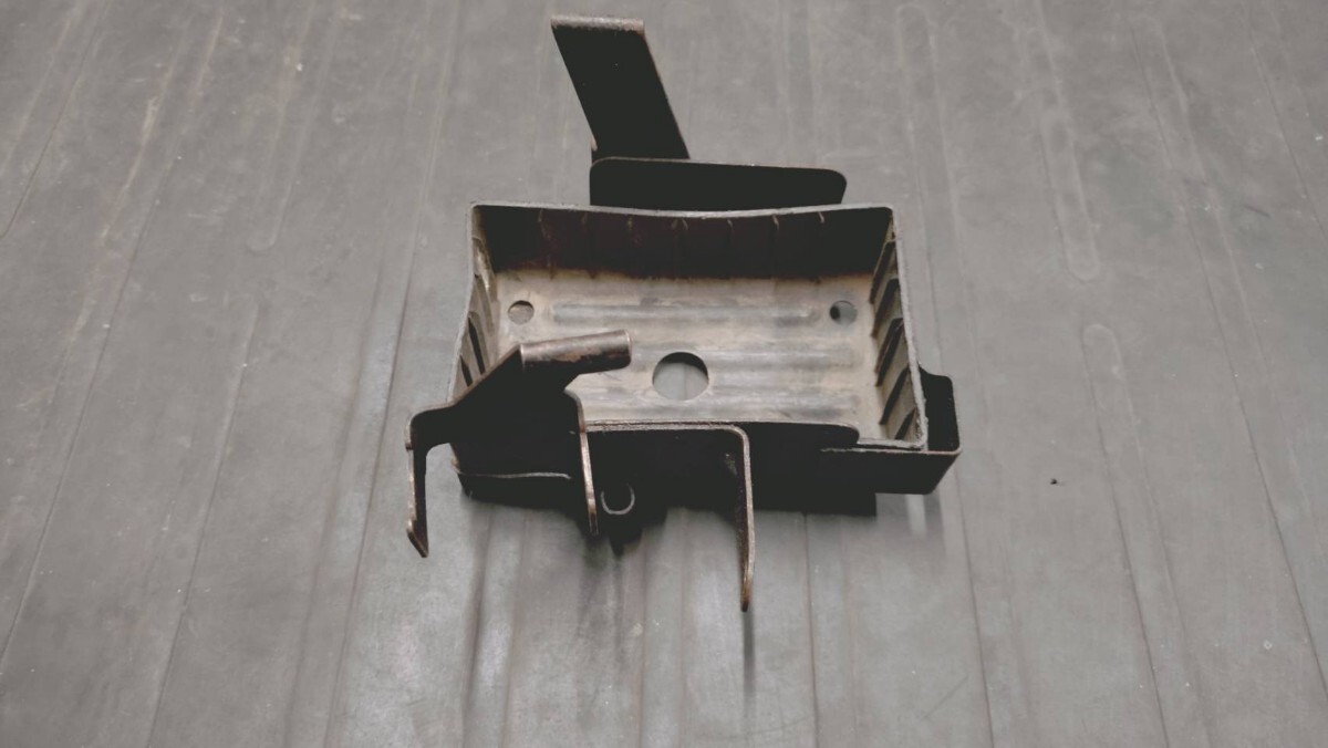 CB400T CB250T CB400N CB250N 純正バッテリーケース/ HONDA 旧車拍卖