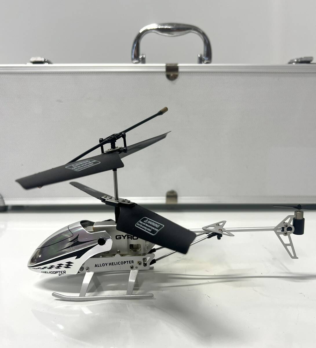 飛行機型ドローン 動作未確認 ケース付  ドローン カッコイイ 飛行機 店舗什器 飾り インテリア 拍卖