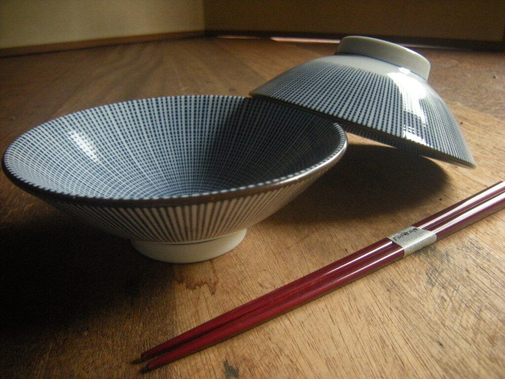 筑◎美濃焼【新品・未使用】染付 千段十草 広口 平茶碗 ご飯茶碗 お茶丼 茶漬碗 5寸(14.8㎝x5.5㎝)1枚から *新作*料亭うつわ*拍卖