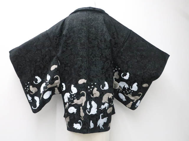 《京都一輝堂》【着物】 羽織 オリジナル 銀糸 縫い取り ネコ 猫文 羽織紐付き 身丈約78cm 裄丈約62cm r7z06-568拍卖