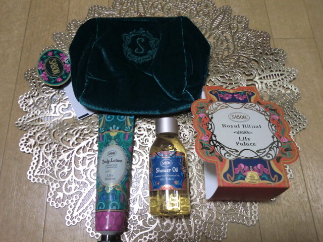 ★値下げ・サボンクリスマス限定リリー・パレスシャワーオイル&未使用限定クラッチポーチ&おまけボディローション★切手★拍卖