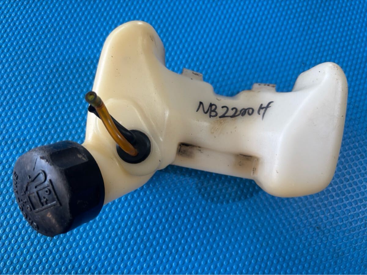 送料600円草刈機刈払機部品 パーツ 燃料タンク ひび割れなし 漏れません ホース、パッキンなど保証なし ロビンNB2200H 拍卖