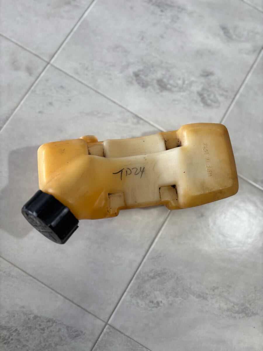 送料600円草刈機刈払機部品 パーツ 燃料タンク ひび割れなし 漏れません ホース、パッキンなど保証なし カワサキTD24拍卖