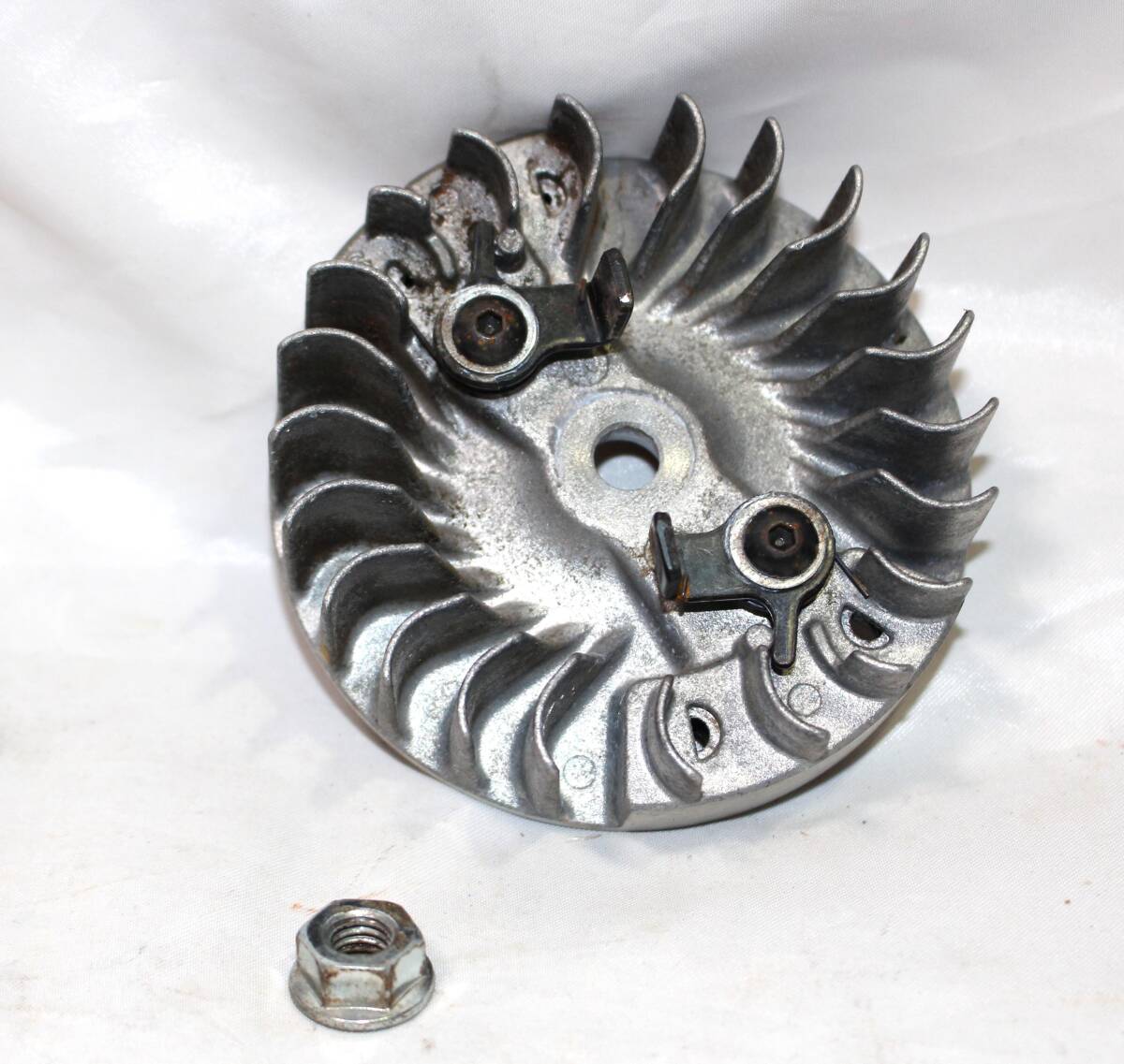 送料無料!!共立 ECHOチェンソー ECS300T フライホイール 拍卖