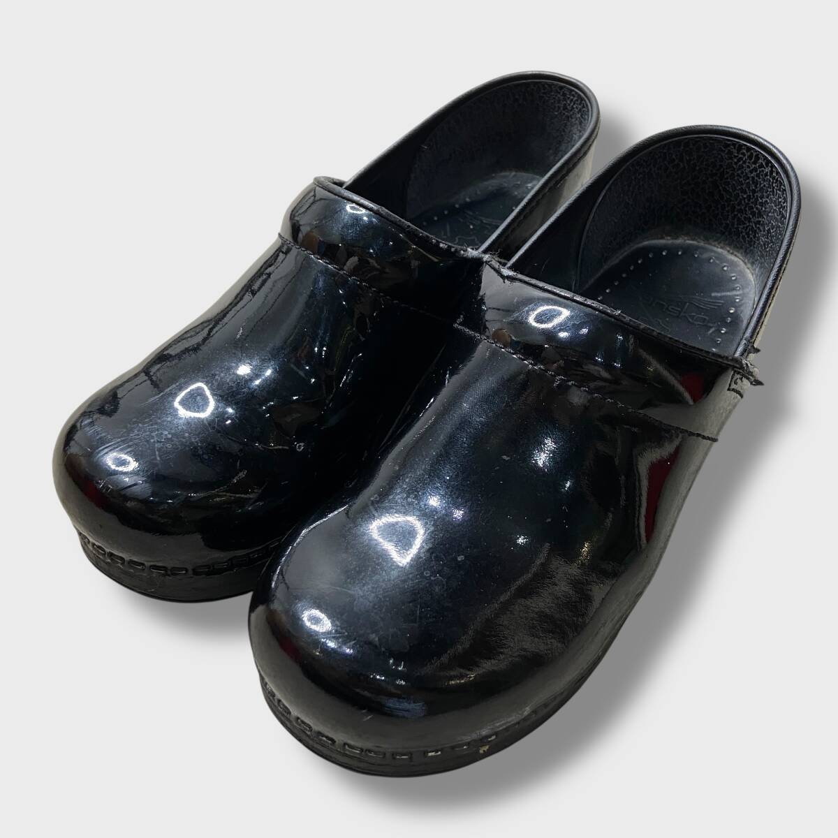 送料無料☆dansko☆ダンスコ☆プロフェッショナル☆クロッグサンダル☆サボ☆エナメル☆ブラック☆レディース24-24.5cm☆F25M拍卖