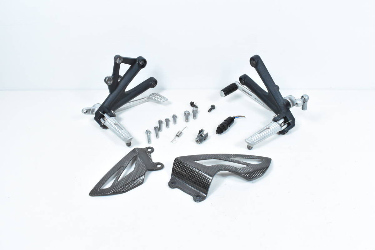 トライアンフ デイトナ675 純正メイン左右ステップ カーボンヒールガード付き 拍卖