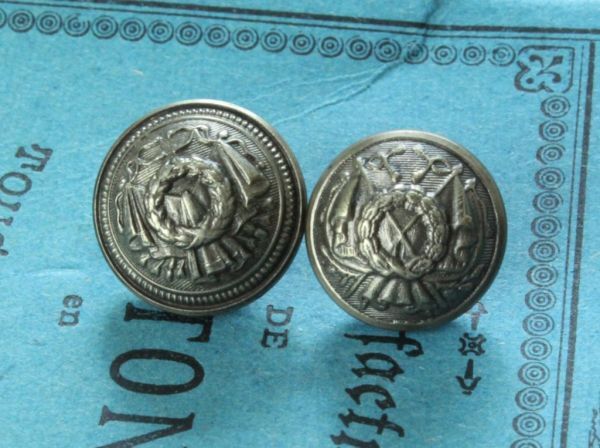 即決 メタルボタン 2個 φ14 & 16mm ローレルリース ユニフォームボタン 制服ボタン ミリタリー ヴィンテージ フランス輸入拍卖