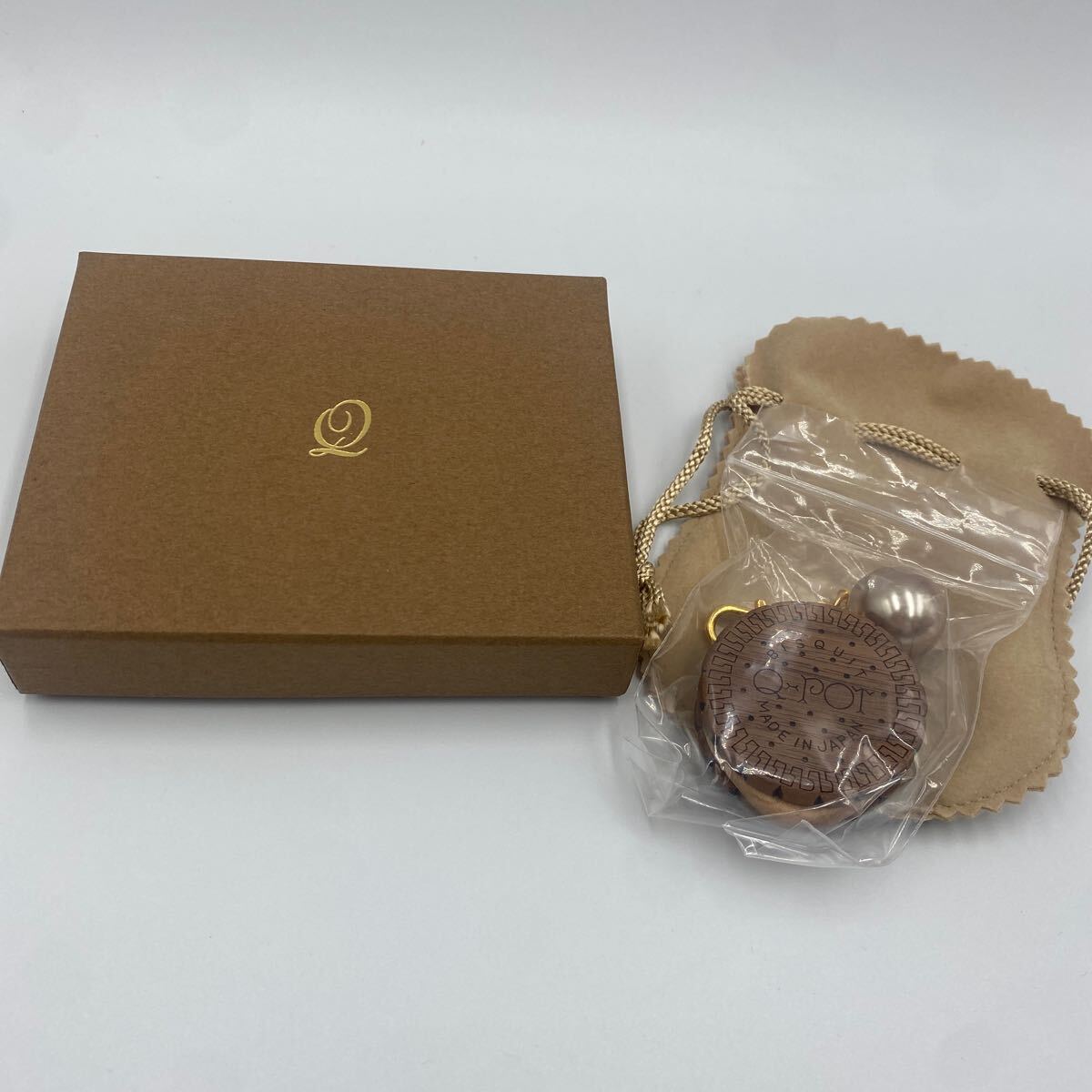R0612 新品未使用品 Q-pot. ラウンドチョコビスケット パール バッグチャーム キーホルダー 可愛い オシャレ拍卖