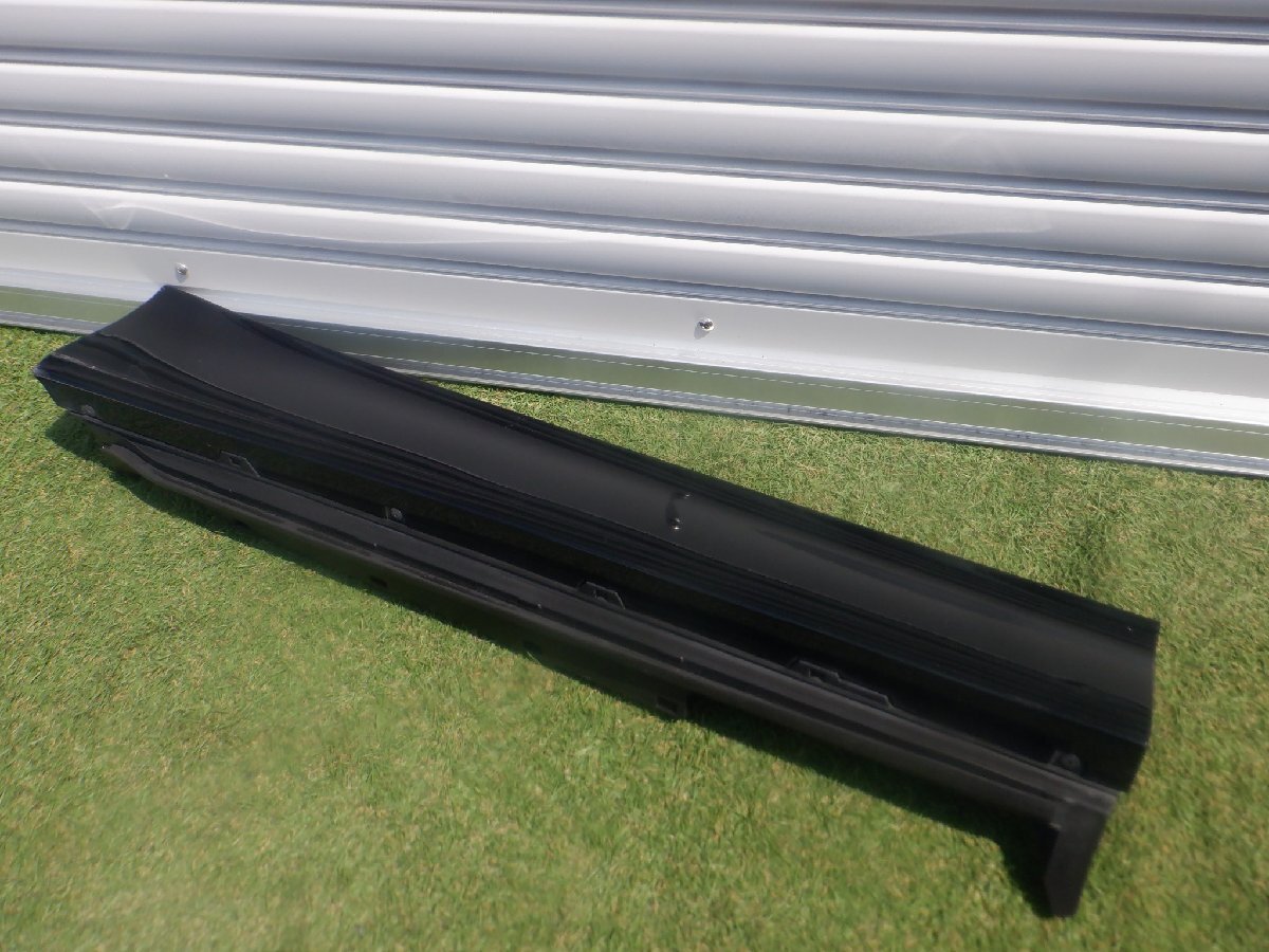 トヨタ純正 ZWR90W ZWR95W MZRA90W MZRA95W 90 ノア ヴォクシー 76905-V1020 ドアパネル プロテクター リア スライド 右 ブラックマイカ218拍卖