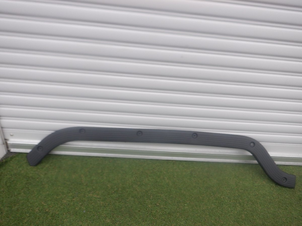 新車外し品 トヨタ純正 TRH200V 200 ハイエース フロアマット リヤ ドア スカッフプレート 内装 カバー パネル 右側 58577-26040拍卖