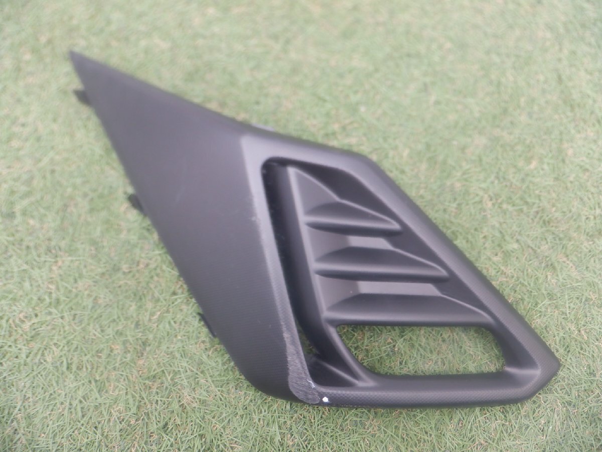 スバル純正 VN5 レヴォーグ リアバンパー ガーニッシュ パネル カバー 57731VC561 右側 運転席 m-25-6-174拍卖