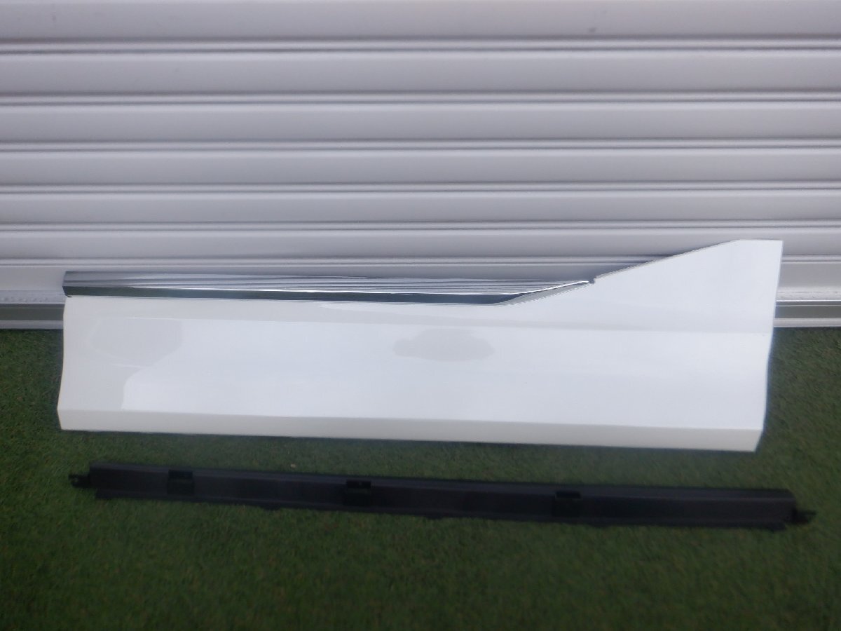 未使用 MODELLISTA モデリスタ ZWR90W ZWR95W MZRA90W MZRA95W 90 ノア ヴォクシー ドアパネル プロテクター F右 76903-ZR900 GG410-05830拍卖