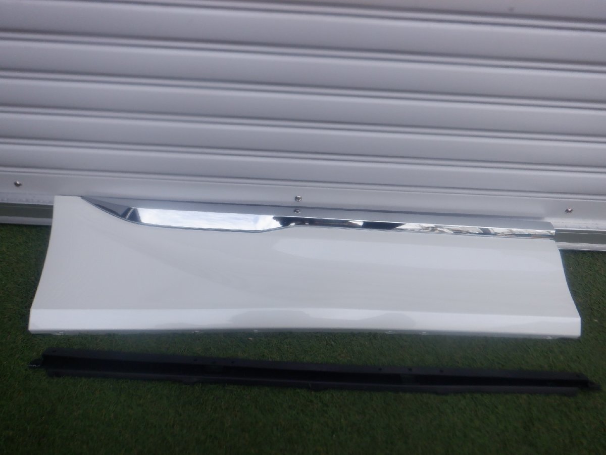 未使用 MODELLISTA モデリスタ ZWR90W ZWR95W MZRA90 MZRA95 90 ノア ヴォクシー ドアパネル プロテクター リア右 76905-ZR900 GG410-05870拍卖