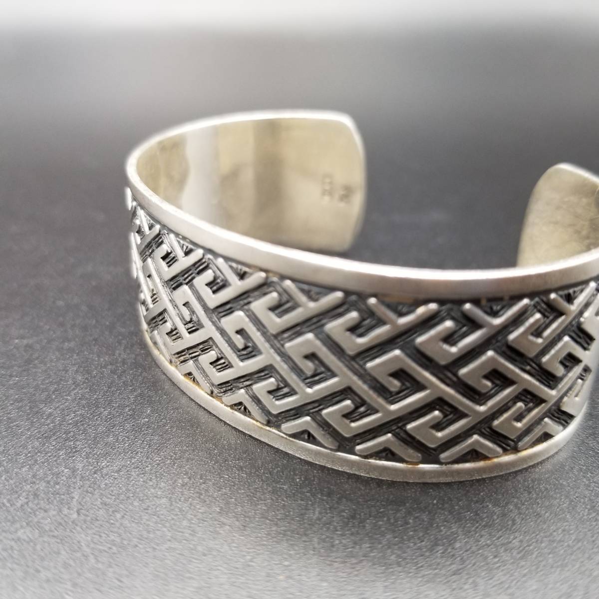 メキシコ 925 シルバー 雷紋 四角 渦巻 ヴィンテージ カフブレスレット 銀細工 装飾 バングル 39g TAXCO タスコ Y8-D拍卖