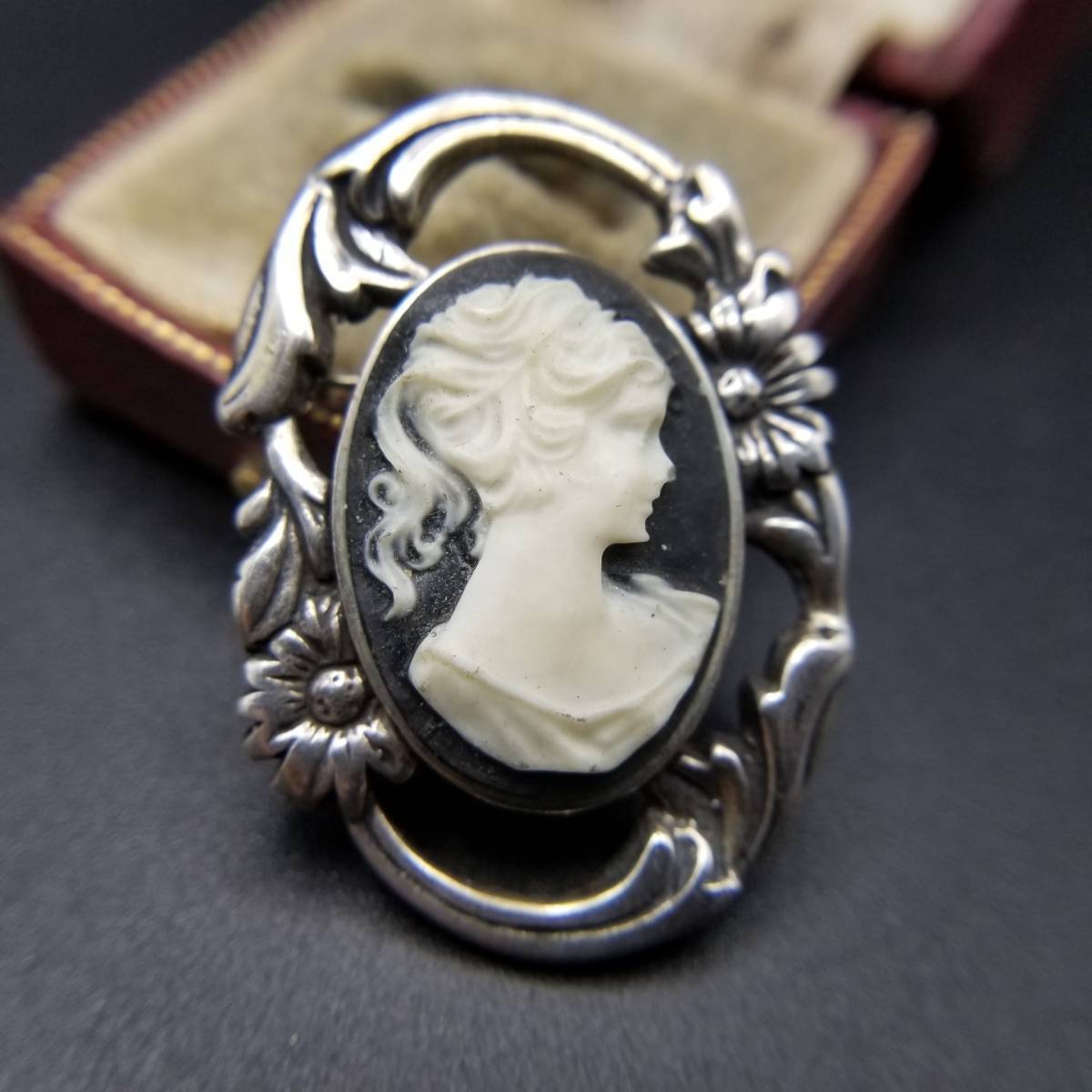 ヴィクトリアン カメオ 女性象 フラワー フレーム 925 シルバー ヴィンテージ ブローチ 10.5g 銀細工 クラシックジュエリー Y9-Y拍卖