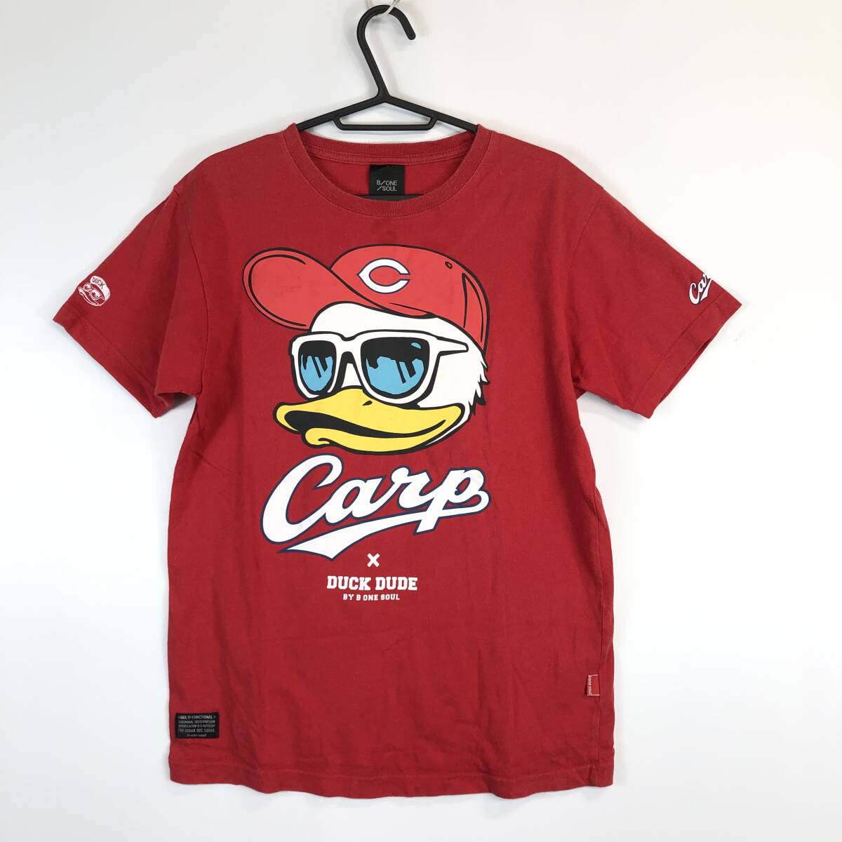 DUCK DUDE 広島東洋カープ コラボ Tシャツ レッド Mサイズ I-6370072拍卖