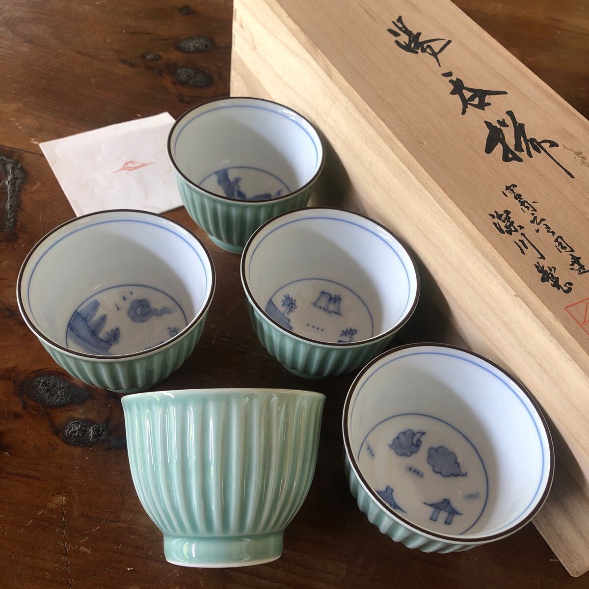 〈送料無料〉深川製磁 青磁 百年庵 茶碗 湯呑み 茶器 湯呑 小鉢 笹青磁見込山水しのぎ デザートカップ フリーカップ 山水 深川製 深川拍卖