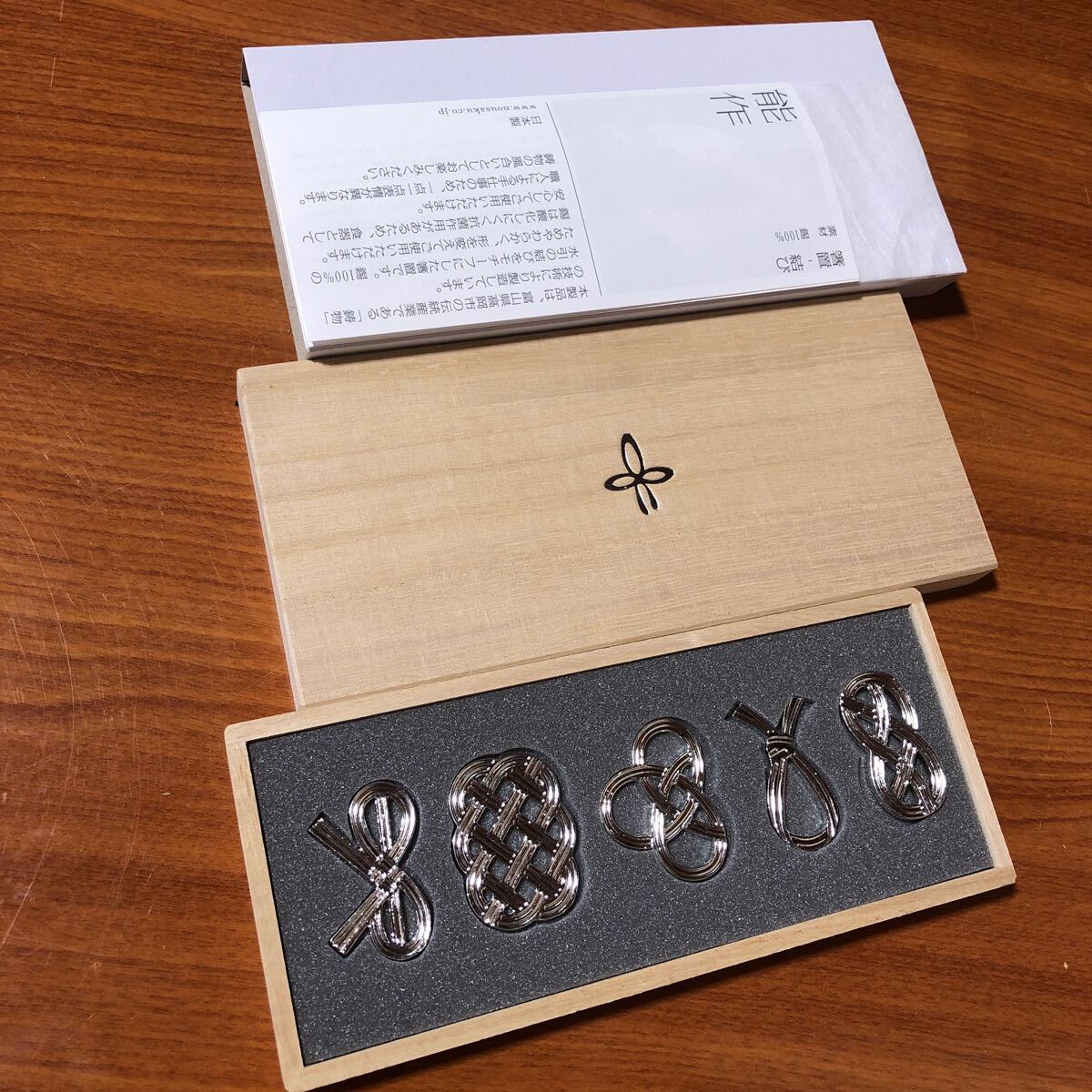 〈送料無料〉能作 箸置き 結び 水引 錫 金属製 結婚祝い 箸置 はしおき A拍卖