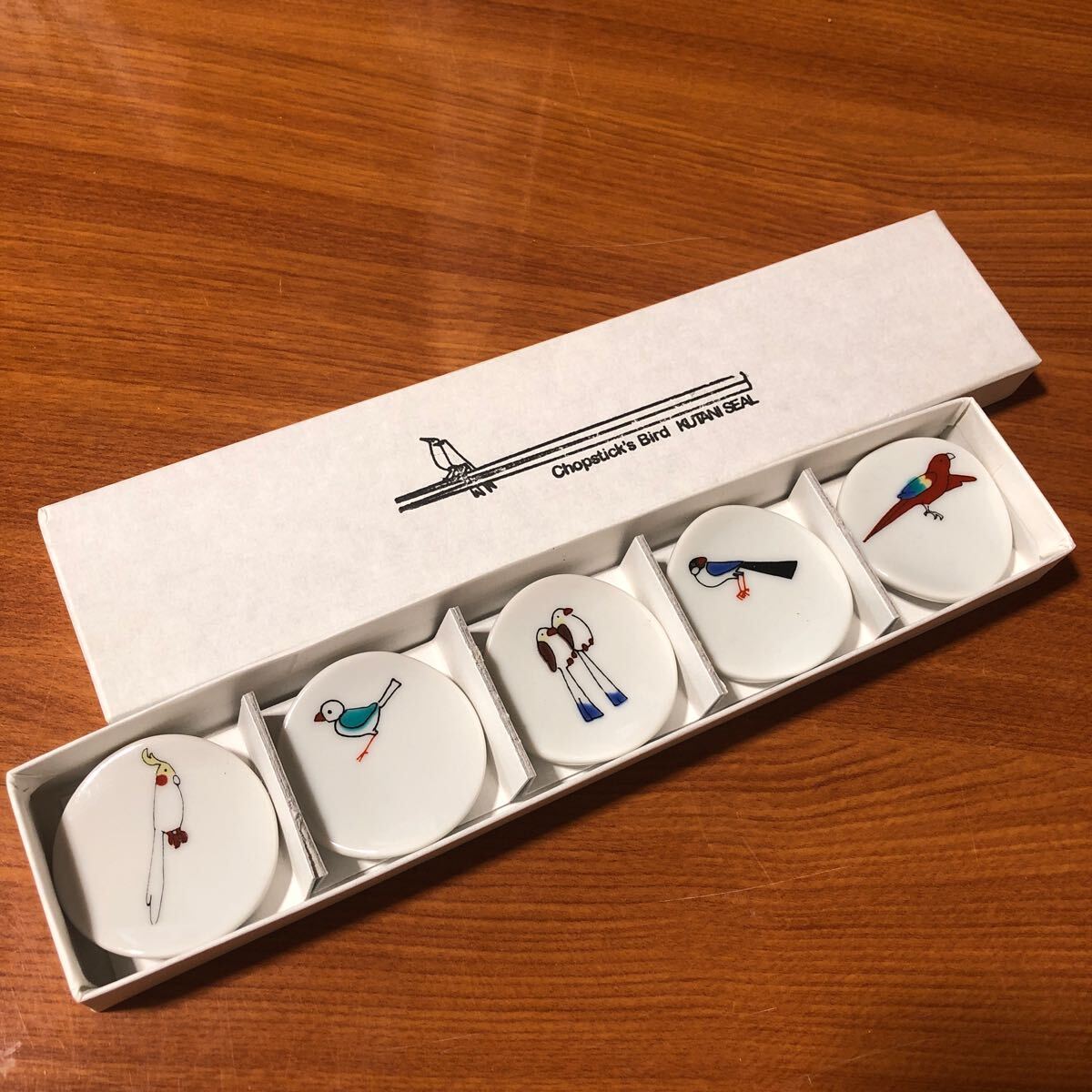 〈送料無料〉クタニシール 九谷焼 箸置き 鳥 小鳥 オカメインコ 文鳥 インコ キンカチョウ はしおき 箸置拍卖